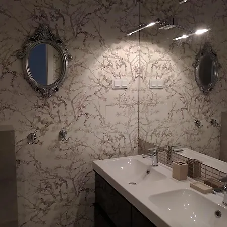 Vangogh By Mythings Apartment *